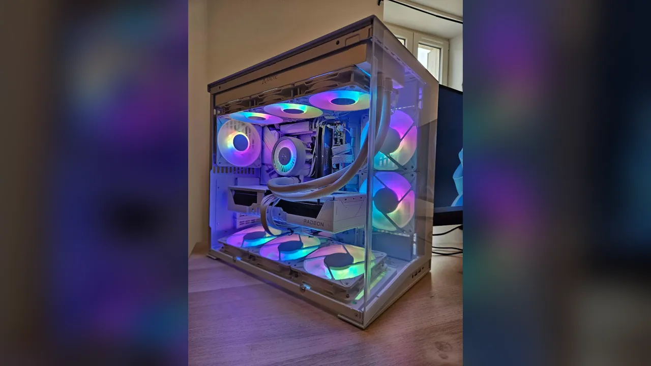 PC gamer blanc monté par TechNancy : watercooling Arctic, ventilateurs RGB et carte graphique AMD Radeon